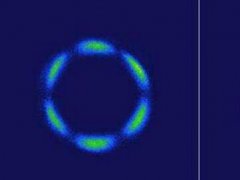 科學家發(fā)現(xiàn)三維量子液晶 超高速量子計算機有戲