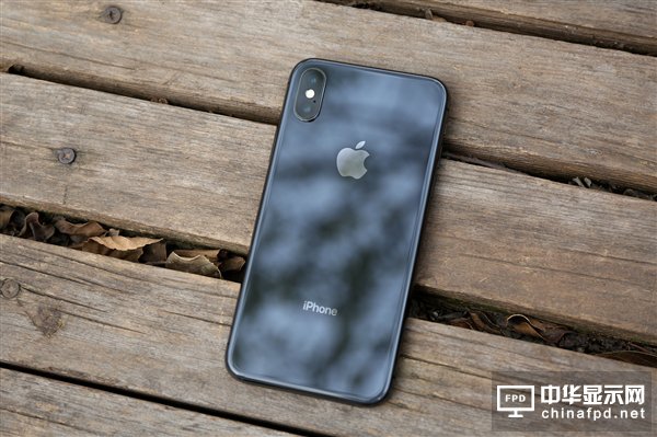 蘋(píng)果研發(fā)革命性新iPhone：懸浮手勢(shì)、內(nèi)彎型曲面屏